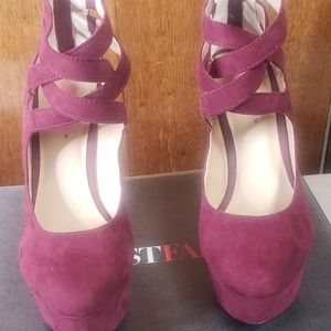 Just Fab 7.5 wedge heel